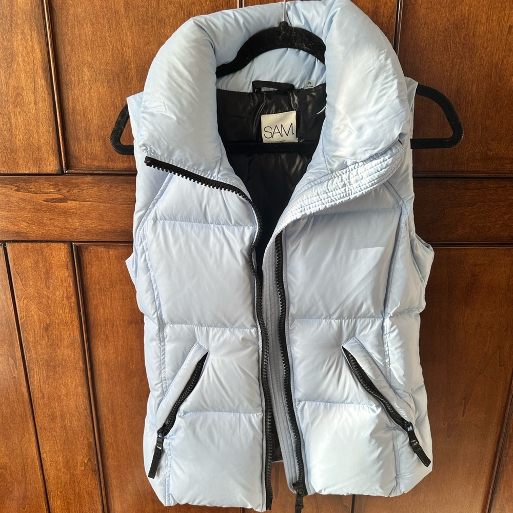 POSH STORE CLOSING
SAM. Freedom vest in glacier blue